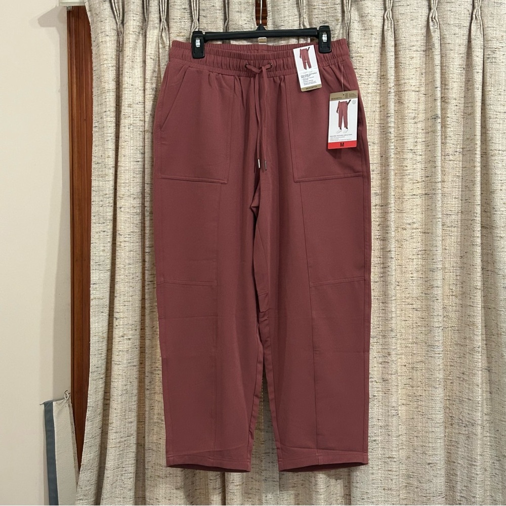 Mondetta High-Rise Textured Ankle Pants - Medium
